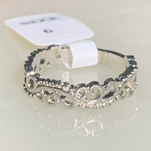 NWT Silver Tone Abstract Filagree Ring Size 6